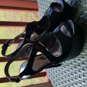 DaVinci Black opened toe Platform heels